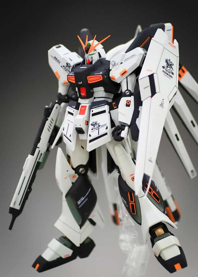 正規店仕入れの MG MG Hi-νガンダム （プレミアムバンダイ限定