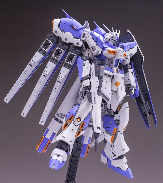 ガンプラHGハイニューガンダム塗装完成品-